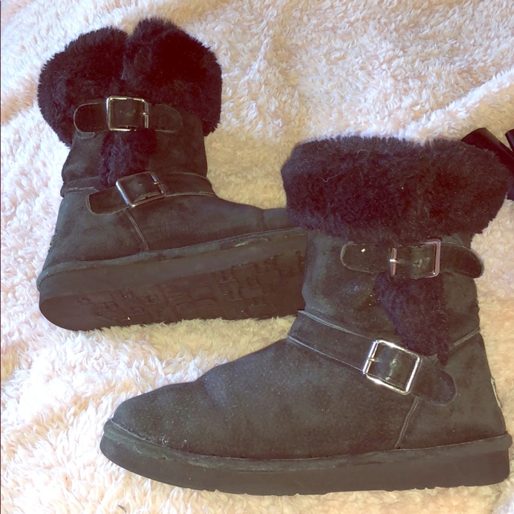 Black winter boots